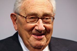 Henry Alfred Kissinger 300x200 En un día como hoy