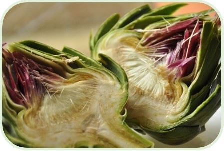 corazones de alcachofas por la mitad