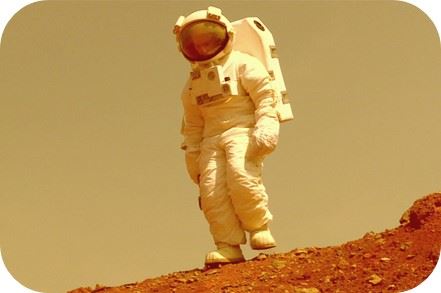 hombre vestido para ir al espacio