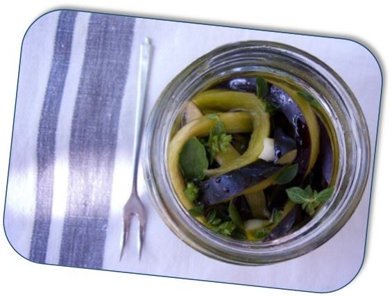 Recetas Pieles de berenjena y laurel en aceite