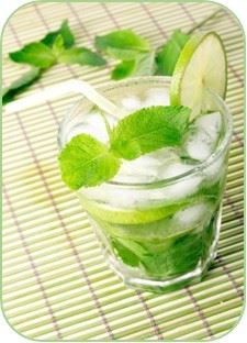 Bebida de hierbabuena